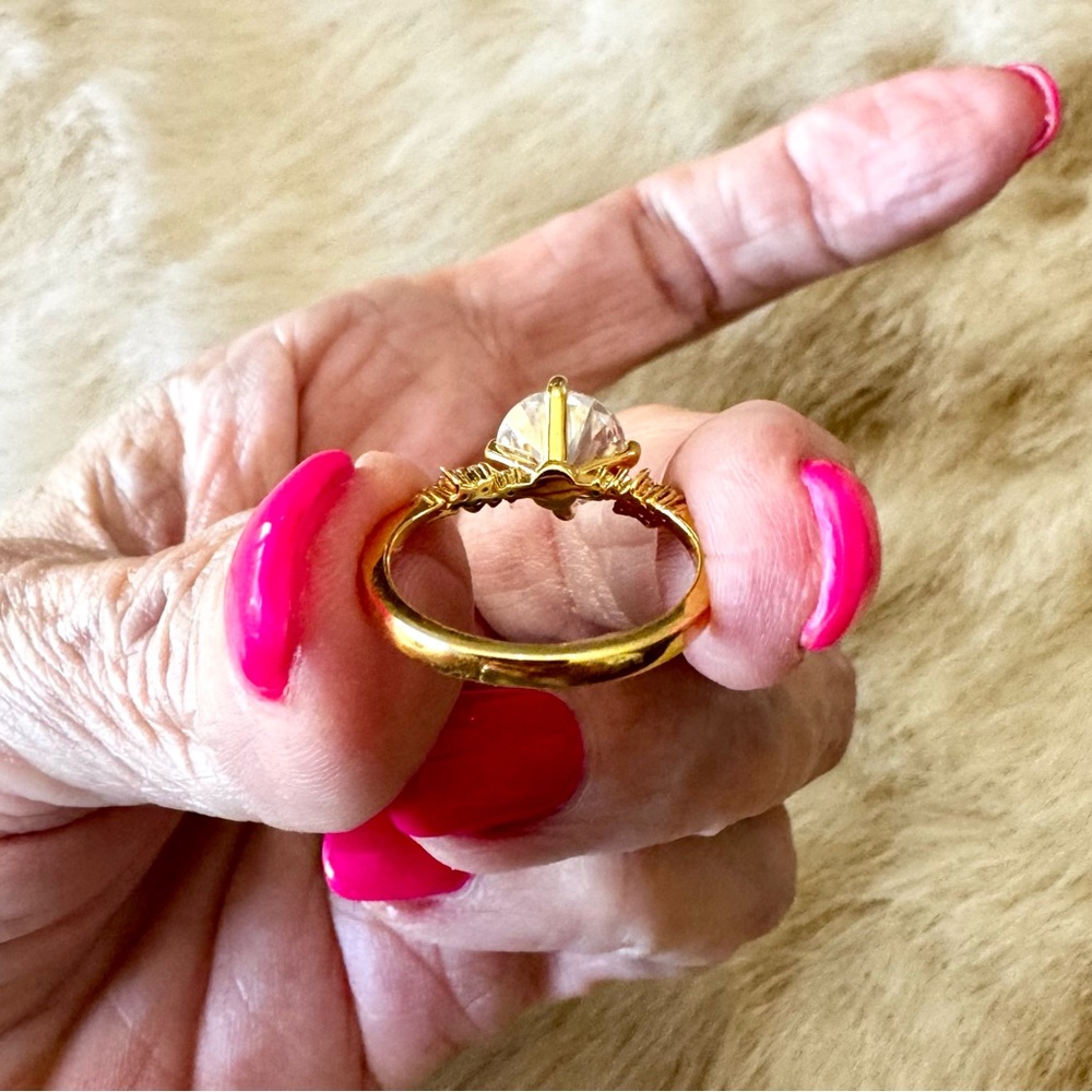 Gorgeous NWOT gold-plated engagement ring 5.5 - Picture 5 of 11